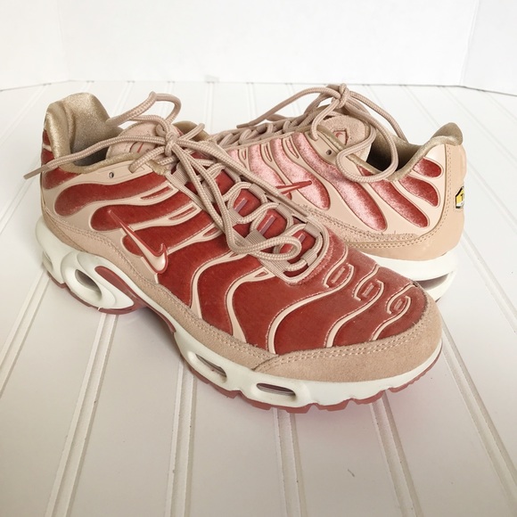 air max plus pink suede